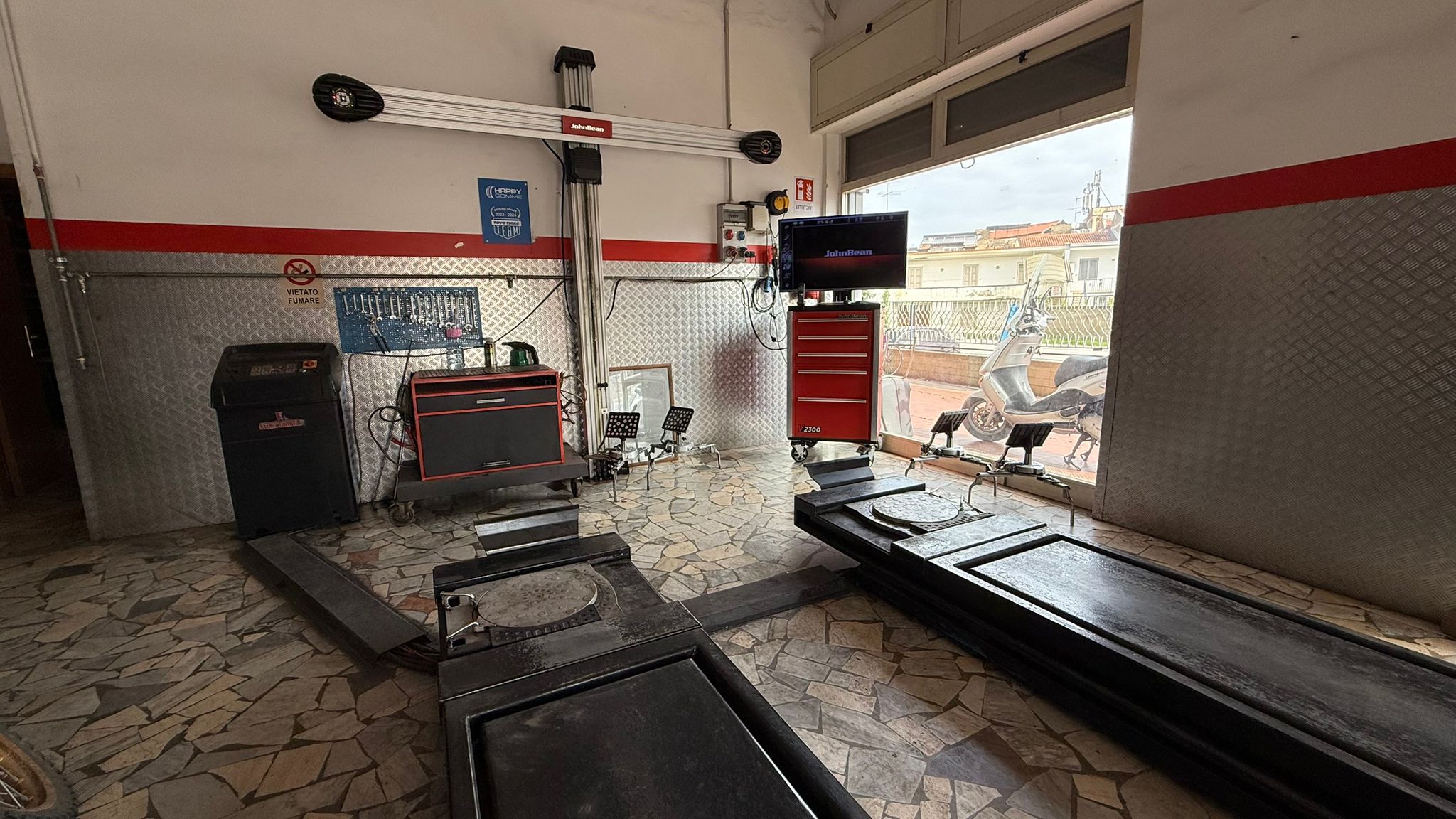 Banco per controllo assetto e allineamento in officina